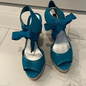 NWOT WHBM cute bow tie sz 9